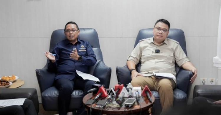 Pemerintah Tak Segan Jatuhkan Sanksi TikTok Cs Diminta Tindak Konten Fitnah Dan Kebencian Diskusi bersama dgn pembicara . Kepala Kantor Komunikasi Kepresidenan (Presidential Communication Office/PCO) Hasan Nasbi, Wakil Menteri Komunikasi dan Digital (Wamekomdigi) Angga Raka Prabowo dan Dirjen Pengawasan Ruang Digital Kementerian Komdigi Alexander Sabar di Jakarta, Selasa (26/8/2025). Foto : Ist
