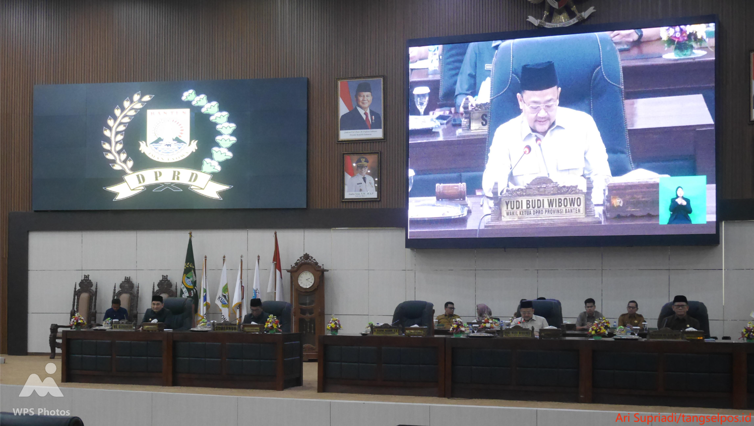 Pendapatan dan Belanja dalam KUA PPAS Banten TA 2025 Berkurang Suasana rapat paripurna penandatanganan nota Kebijakan Umum Anggaran-Prioritas Plafon Anggaran Sementara (KUA-PPAS) Perubahan APBD Provinsi Banten TA 2025 di Gedung DPRD setempat, Selasa (5/8/2025) sore.(Ari Supriadi/tangselpos.id)