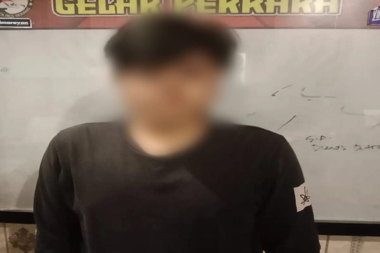 Pengedar Tembakau Sinte Panik Kepergok Polisi di Serang MA pengedar tembakau sintetis (sinte) kini diamankan pihak berwajib. Foto : Ist