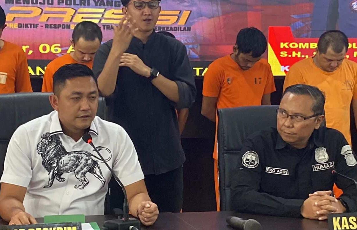 Polresta Bogor Kota Tangkap 12 Pelaku Curanmor Kasat Reskrim Polresta Bogor Kota, Kompol Aji Riznaldi saat konferensi pers. Foto : Ist