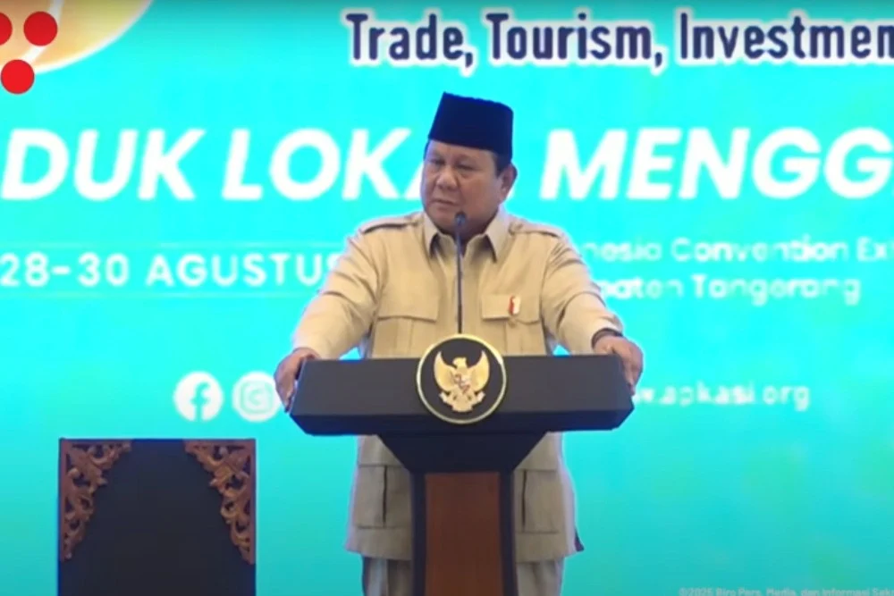Prabowo Ke Para Bupati Di Acara Pameran Apkasi: Jangan Korup, Dengarkan Rakyat Pengarahan Presiden Prabowo pada acara APKASI Otonomi Expo 2025 di ICE BSD City. Foto : Ist