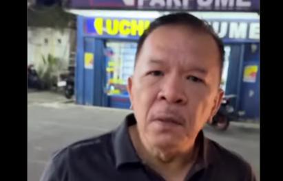 Seorang pria viral saat cekcok di jalan mengaku anggota polisi dan sempat membawa benda diduga senjata api.