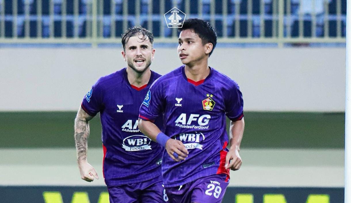 PSBS Biak Vs Persik, Tuan Rumah Kalah 1-2 Selebrasi skuad Persik usai menang dari tuan rumah PSBS Biak 2-1. Foto : Ist