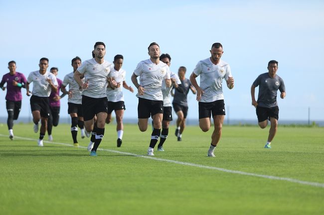 PSSI Akan Gelar Pameran Foto “90’ & BEYOND” Latihan fisik Timnas Senior. Foto : Ist