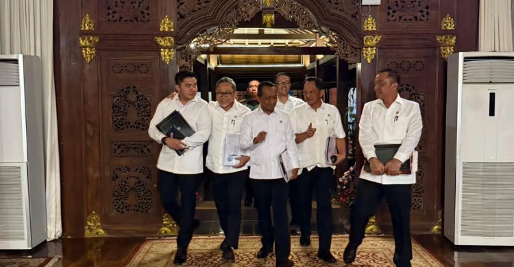 Para Menteri yang hadir rapat di Hambalang. Foto : Ist