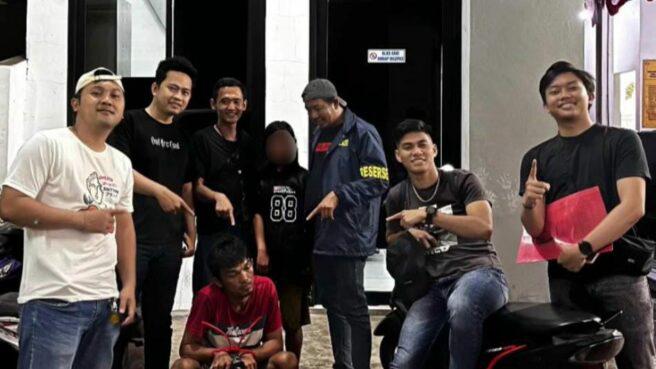 Siswi SMP Asal Jombang Diculik Pemulung, Ditemukan Di Depok Polisi akhirnya berhasil menangkap MD (30), seorang pemulung yang diduga membawa kabur siswi SMP berinisial RN (13).