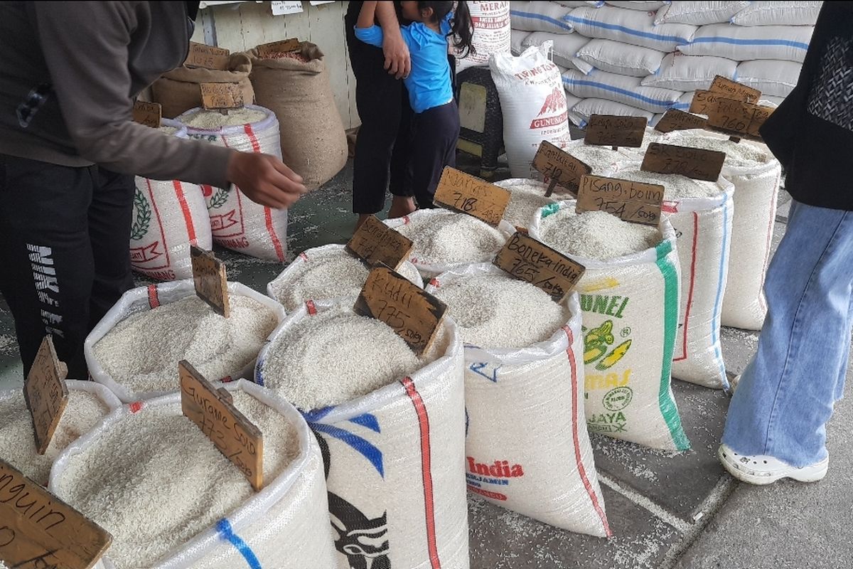 Stabilkan Harga Per Hari, Bapanas Guyur 12 Ribu Ton Beras Murah Beras di pasar. Foto : Ist