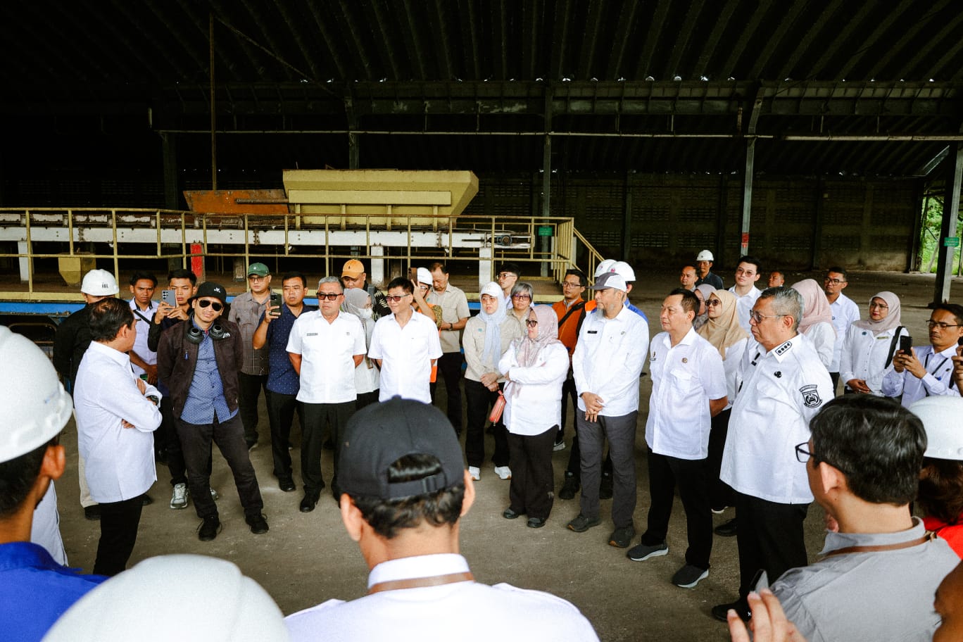 Wali Kota Tangerang Selatan Benyamin Davnie saat meninjau Nambo. Foto : Ist
