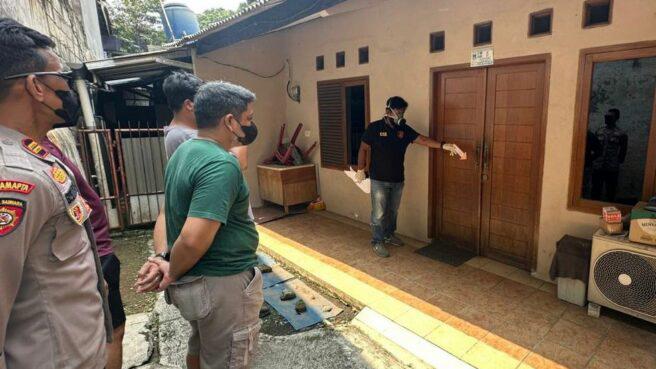 Tinggal Di Rumah Seorang Diri, Lansia Ditemukan Sudah Tak Bernyawa Seorang pria lanjut usia (lansia) berinisial AF (70) ditemukan meninggal dunia di dalam rumahnya di Jalan Rengas Raya, Kecamatan Ciputat Timur, mendadak heboh pada Sabtu (23/8/).