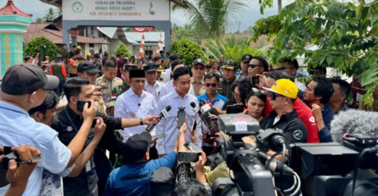 Wapres Gibran Blusukan Ke Kalimantan Barat, Pembangunan IKN On Progress Wapres Gibran saat konferensi pers. Foto : Ist