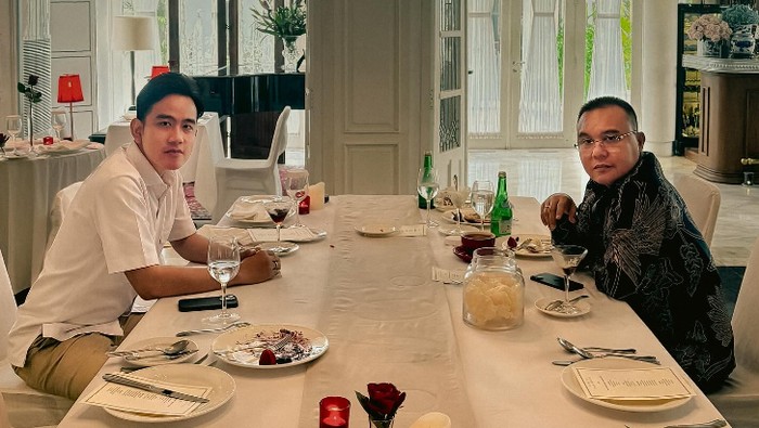 Wapres Gibran Dan Sufmi Dasco Makan Siang Bareng Wapres Gibran dan Wakil Ketua DPR Sufmi Dasco makan sian bersama. Foto : Ist