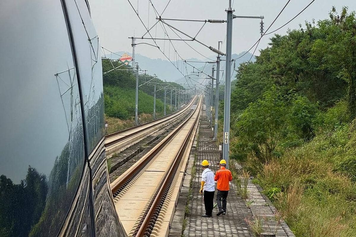 Whoosh Sempat Berhenti Operasi Karena Gangguan Benang Layang-layang Foto : Ist