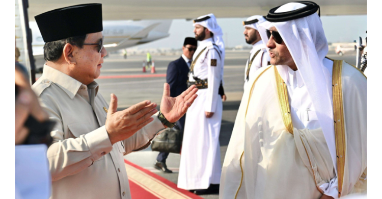 Presiden Prabowo saat tiba di Qatar. Foto : Ist