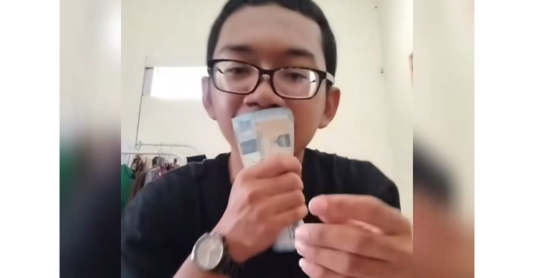 Abi Terharu Terima Gaji Pertama Sebagai Karyawan MBG Abi Nuraehan karyawan MBG. Foto : IG