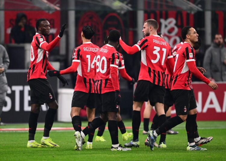 AC Milan Menang Tipis, Sassuolo Benamkan Lazio Selebrasi skuad AC Milan usai menang tipis 1-0 dari Bologna. Foto : Ist