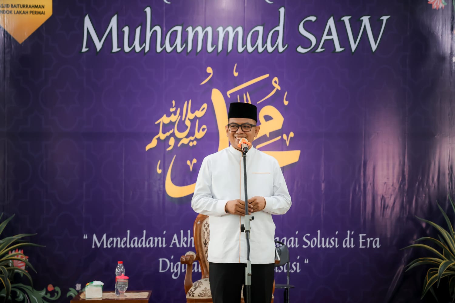 Andra Soni Ajak Warga Banten Aktifkan Kembali Siskamling Gubernur Banten, Andra Soni, saat menghadiri peringatan Maulid Nabi Muhammad SAW di Masjid Baiturrahman, di Kompleks Pondok Lakah Permai, Paninggilan, Kecamatan Ciledug, Kota Tangerang, Minggu (21/9/2025).(Istimewa)