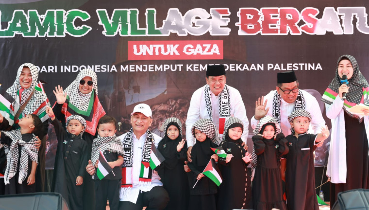 Bentuk Komitmen Nyata Aksi Kemanusiaan Perjuangan Palestina Bupati Tangerang, Moch Maesyal Rasyid, menghadiri acara Islamic Village Bersatu untuk Gaza yang digelar di Lapangan Villa Ilhami Islamic Village Kecamatan Kelapa Dua, Minggu (21/9).