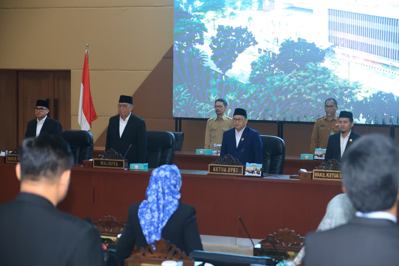 DPRD Kita Tangsel gelar rapat paripurna terkait pandangan Wali Kota Tangsem Benyamin Davnie terhadap Raperda Fasilitasi Penyelenggaraan Pesantren, Senin (15/9).