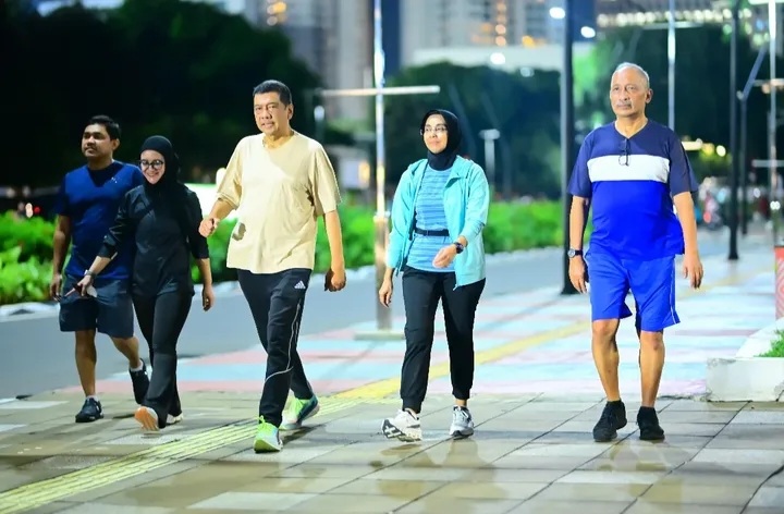 Olahraga jalan sehat. Foto: ig