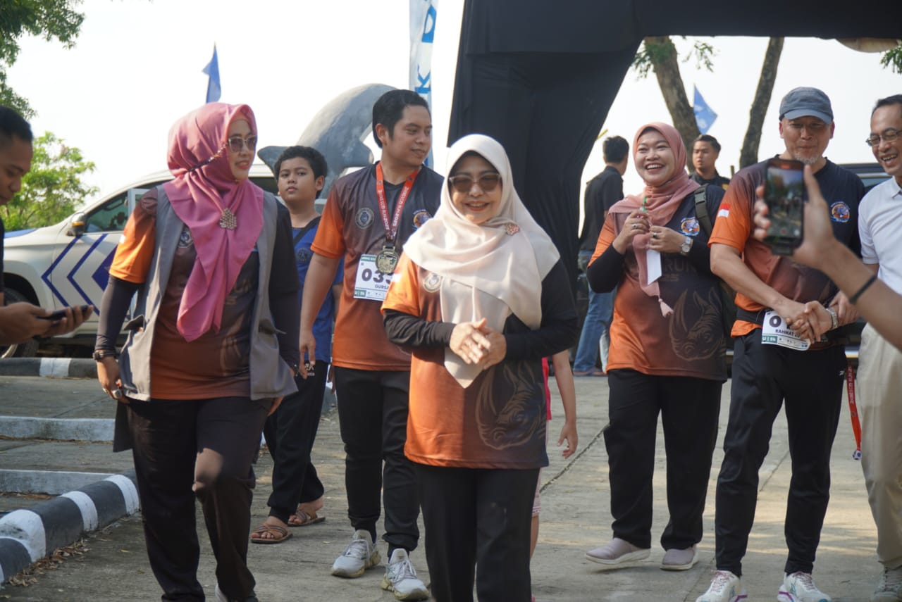 Bupati Pandeglang Raden Dewi Setiani didampingi jajarannya sedang mengikuti Event Rhino Eco Run 2025, di Lalasa Beach Club Tanjung Lesung, Minggu (28/9).