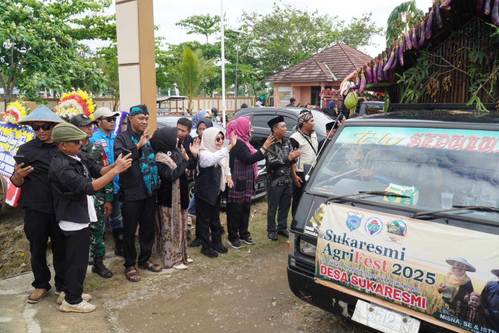 Bupati Dewi Setiani Buka AgriFest 2025 Kecamatan Sukaresmi Bupati Pandeglang, Raden Dewi Setiani membuka acara AgriFest 2025 Kecamatan Sukaresmi, Minggu (21/9/2025).(Istimewa)