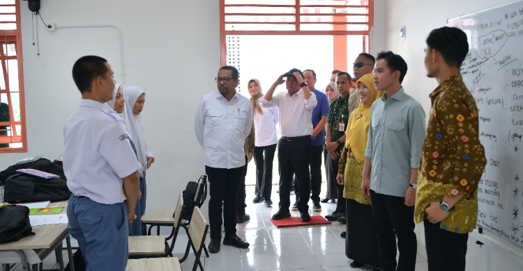 Wapres Gibran saat meninjau SRMA 7 Palembang. Foto Ist