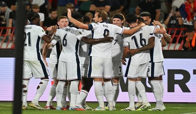 Selebrasi skuad Inggris usai menang 5-0 dari Serbia. Foto : Ist