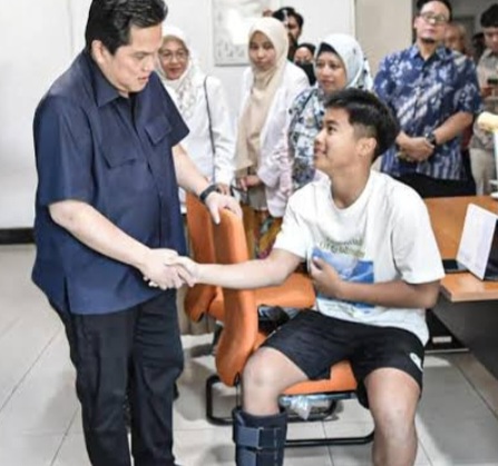 Menpora Erick Thohir saat mengunjungi RSON Cibubur. Foto : Ist
