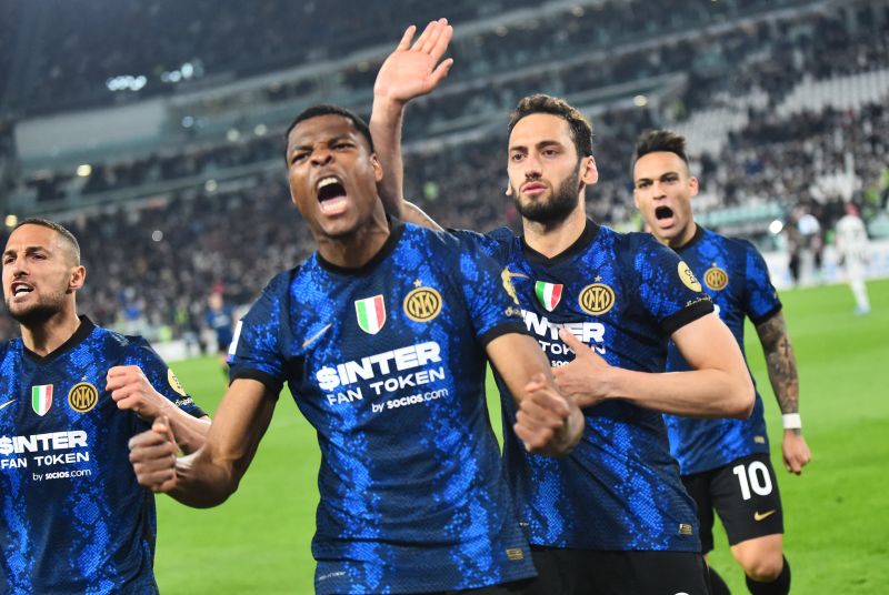 Selebrasi Skuad Inter Milan usai menundukkan Cagliari 2-0. Foto : Ist