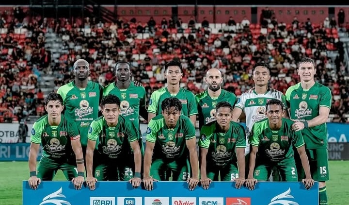 Skuad Persebaya siap jamu Semen Padang. Foto : Ist