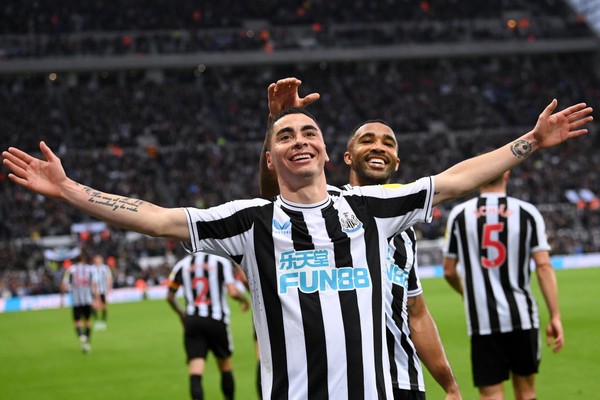 Skuad Newscastle United siap menantang Barca. Foto : Ist