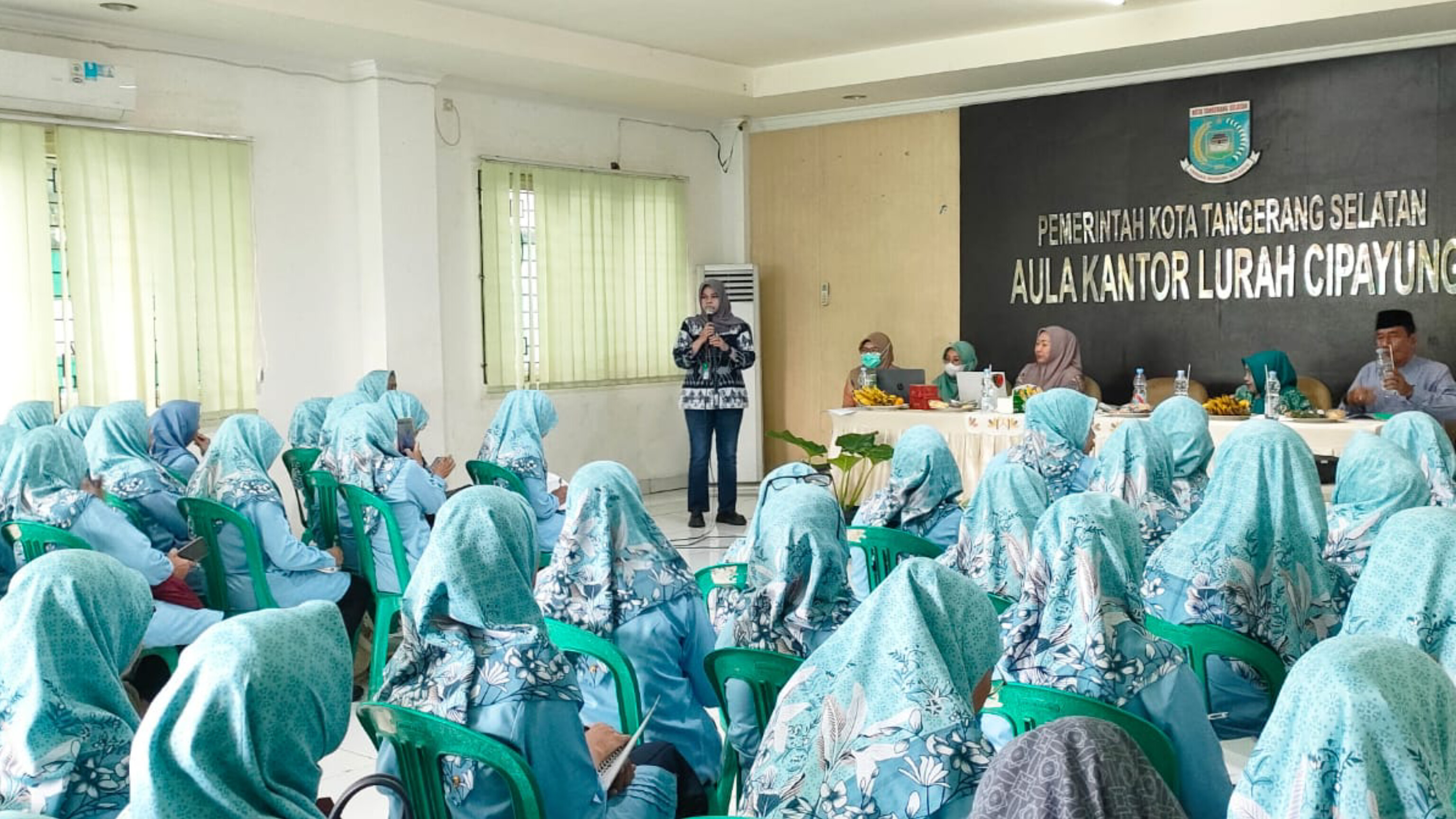Suasana Rapat Koordinasi Kelurahan (Rakorkel) di Aula Kelurahan Cipayung, Kamis (25/9/2025). (tangselpos.id/rmn)