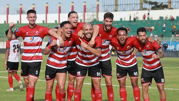 Skuad Madura United siap curi 3 point saat jamu Bhayangkara. Foto : Ist