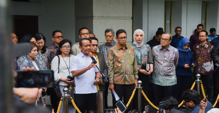 Menteri ESDM Bahlil: Pengaturan Impor BBM Jaga Keseimbangan Neraca Perdagangan Menteri ESDM Bahlil Lahadalia saat konferensi pers. Foto : Ist