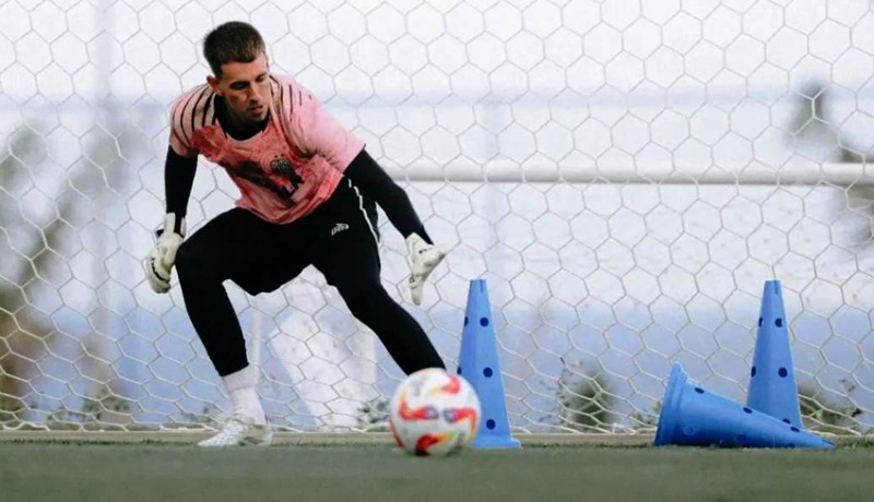 Penjaga gawang Bali United Mike Hauptmeijer. Foto : Ist