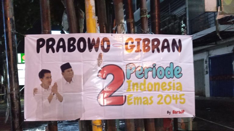 Spanduk Prabowo-Gibran 2 periode di Jambi. Foto : Ist