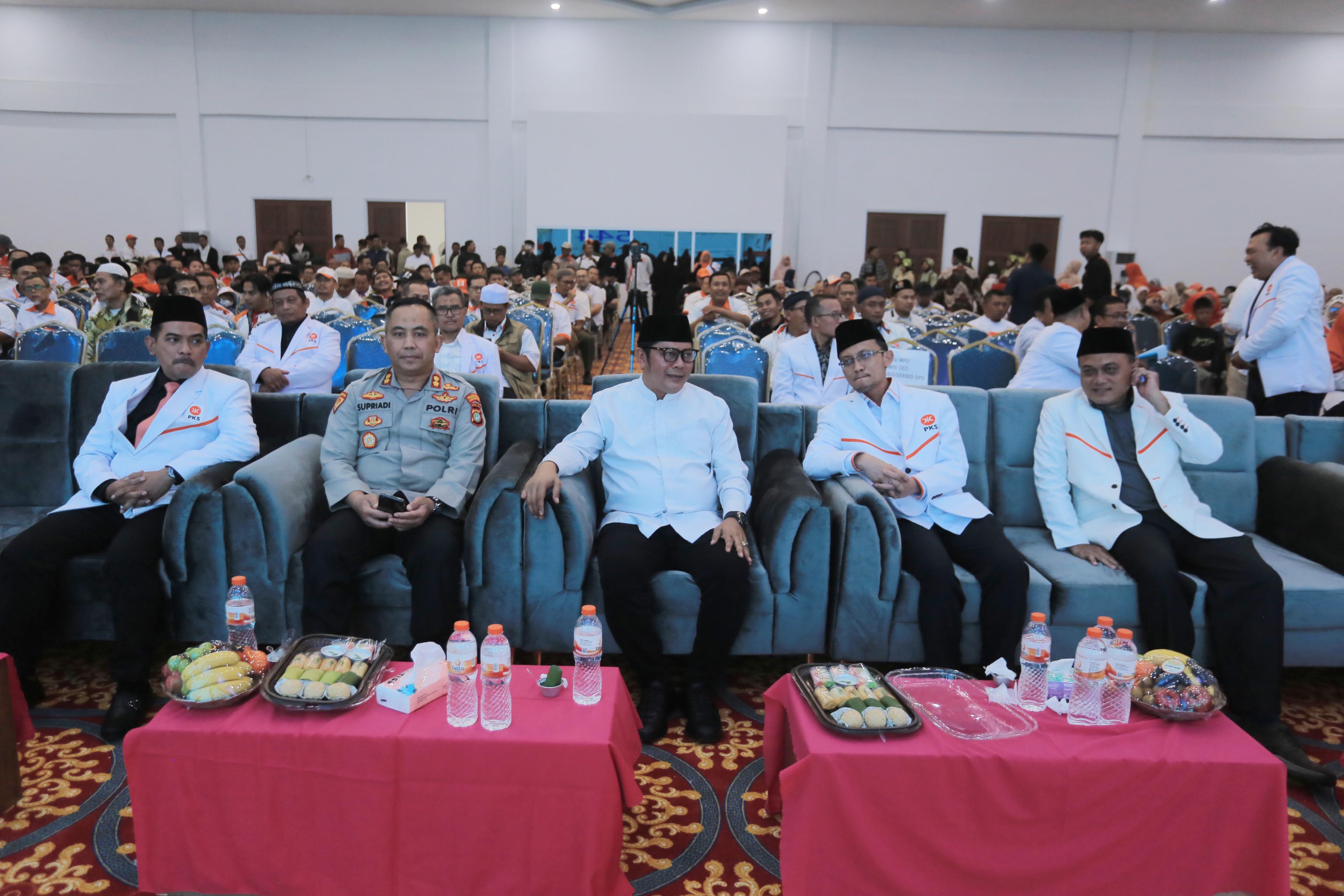 Mustofa Ali Ahsan Terpilih Jadi Ketua PKS Kota Tangerang 2025-2030 Wakil Wali Kota Tangerang, Maryono saat menghadiri Musda keenam PKS Kota Tangerang, di Wisma Haji Cipondoh, Minggu (7/9).
