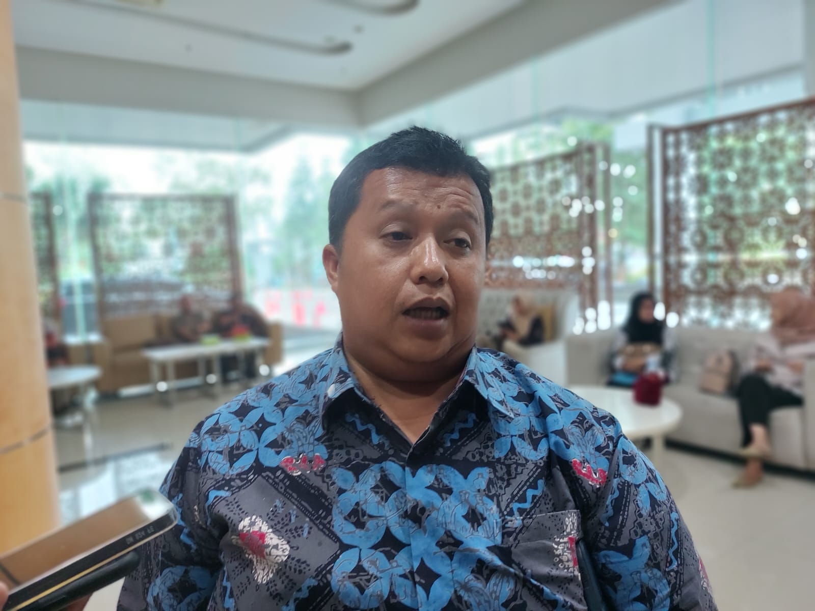 Kepala Ombudsman RI Perwakilan Banten, Fadli Afriadi saat diwawancarai di Puspemkot Tangsel, Kamis (25/9)