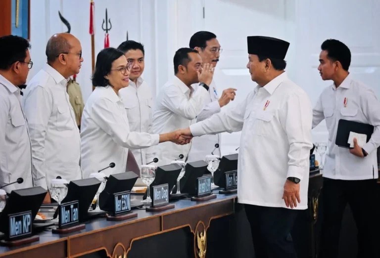 Pasar Kaget, Sri Mul Diganti Sri Mulyani saat hadir di Rapat Kabinet. Foto : Ist