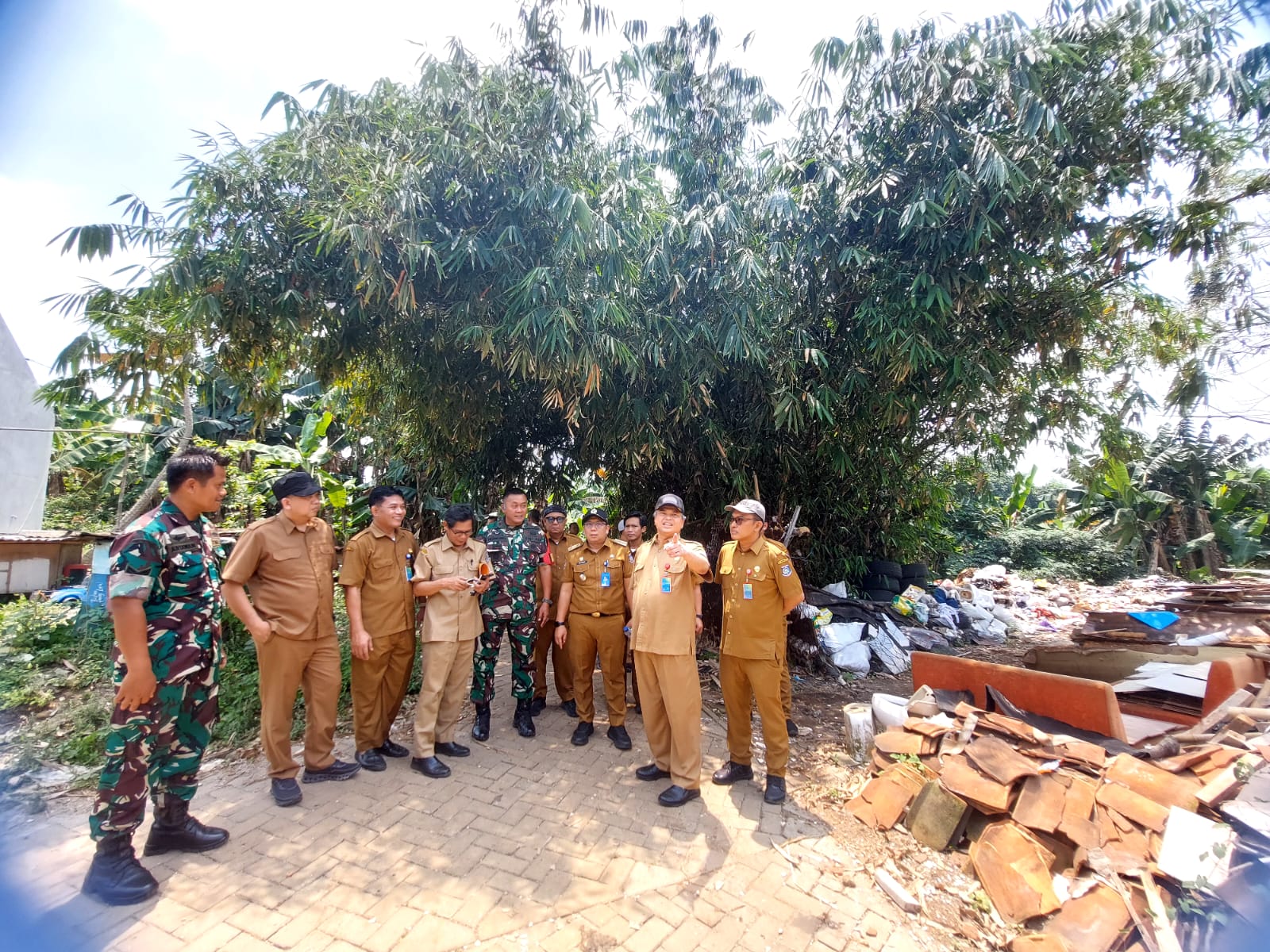 Tinjau lokasi lahan 1,18 hektare di Rawa Buntu, tim gabungan BKAD bersama dinas teknis dan kewilayahan turun langsung, Senin (22/9/2025). (Ist)