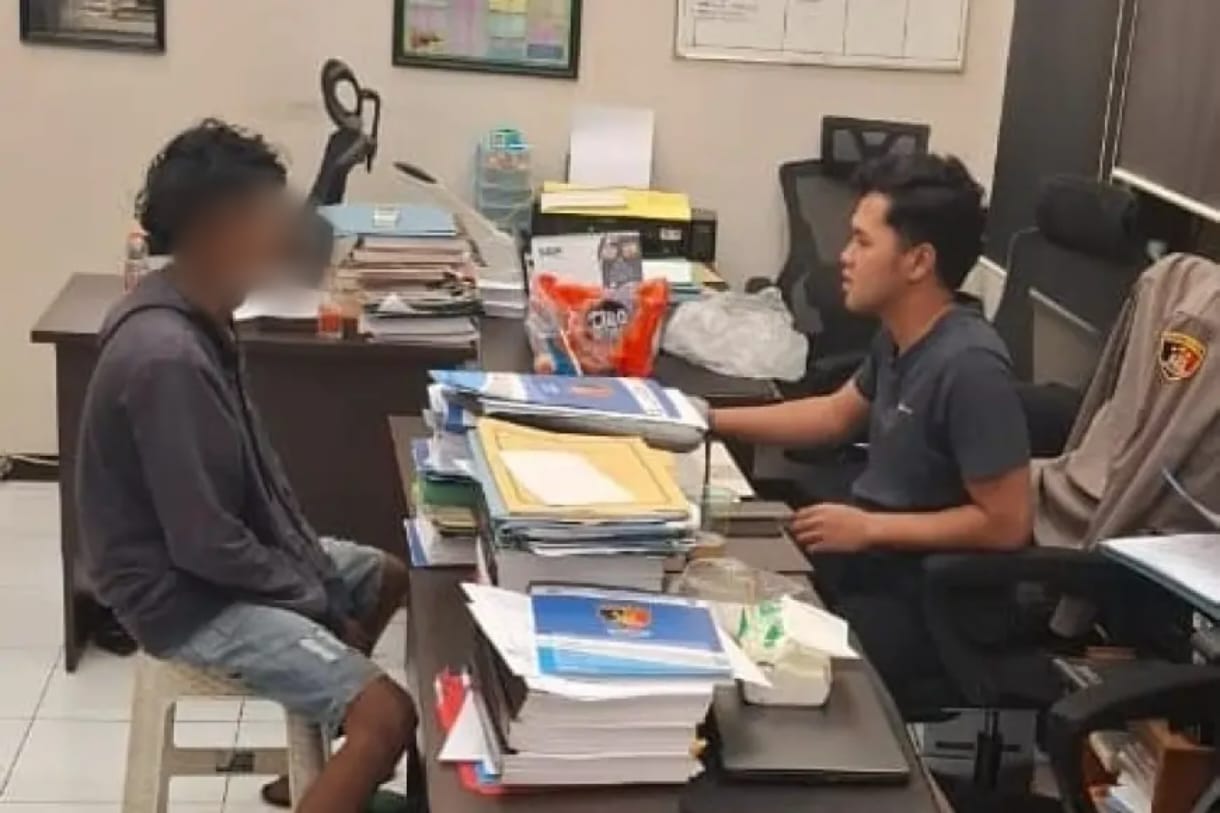 BEKR diduga kabur membawa truk kini diamankan di Polres Batu. Foto : Ist