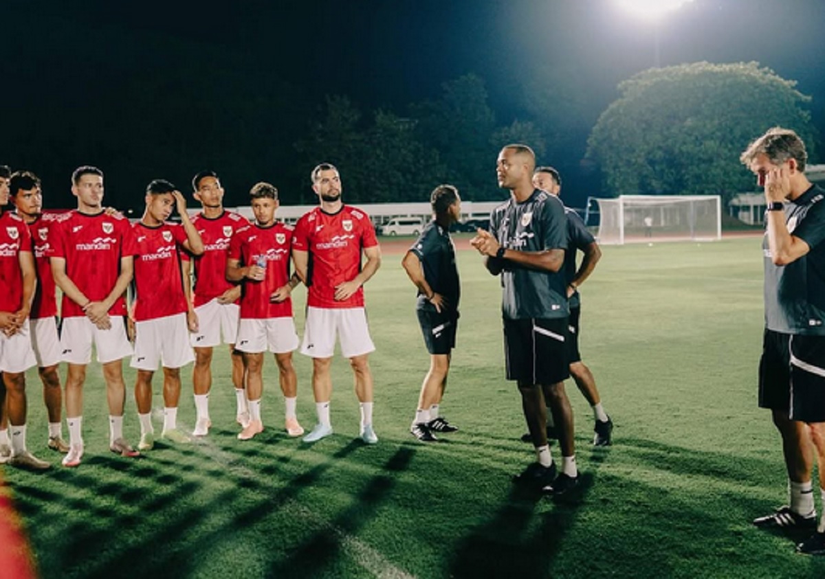 Pengamat Soroti Tekanan Non-Teknis, PSSI Ajukan Protes ke FIFA Pelatih Patrick Kluivert dan pasukan Timnas senior. Foto : Ist