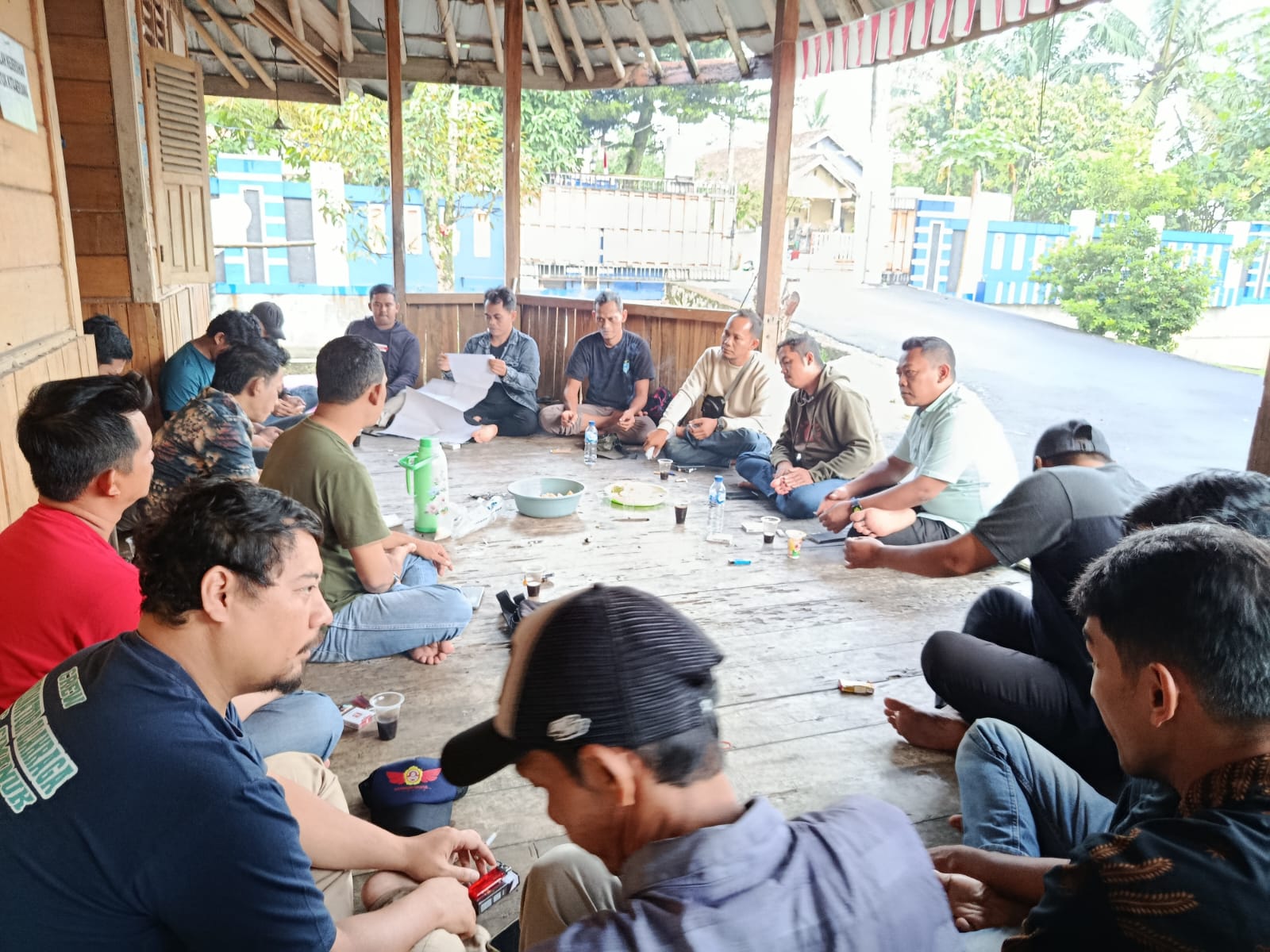 Pengurus Kecamatan Tuding TKD Karang Taruna Kabupaten Pandeglang Tidak Sah Pengurus Karang Taruna kecamatan melakukan pertemuan di Pandeglang, Sabtu (21/9/2025).(Istimewa)