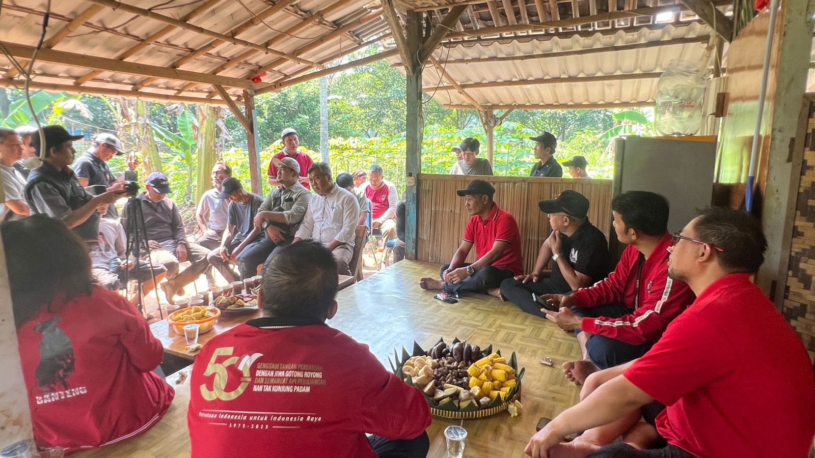 DPC PDIP Kota Tangsel memperingati Hari Tani dengan mendukung pertanian kota.