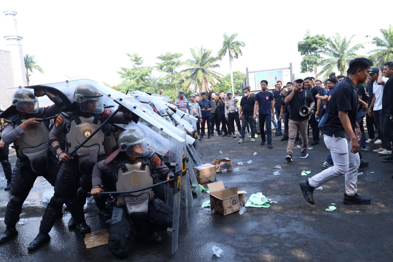Polda Banten menggelar latihan Sistem Pengamanan Markas Komando (Sispam Mako) dan Sistem Pengamanan Kota (Sispam Kota), Selasa (30/9/2025).(Istimewa)
