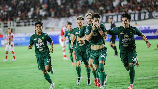 Sjuad Persebaya siap hadang Dewa United di BIS. Foto : Ist