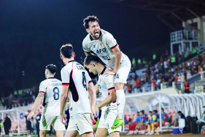 Selebrasi skuad Persik Kediri usai menang 2-0 dikandang Persijap. Foto : Ist