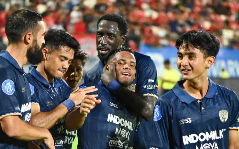 Persita Optimis Curi 3 Poin di Kandang Persijap Selebrasi skuad Persita. Foto : Ist