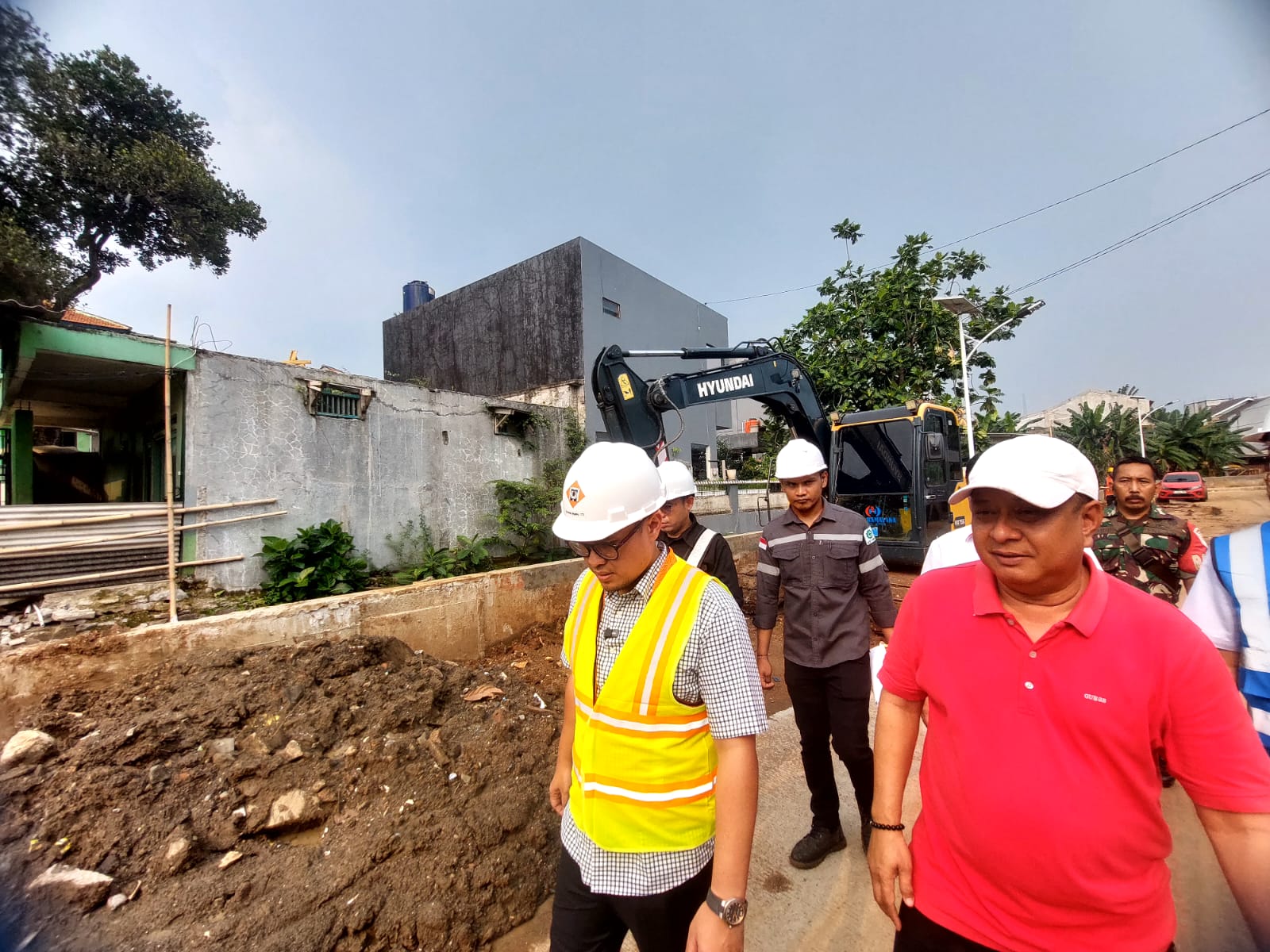 Wakil Wali Kota Tangsel, Pilar Saga Ichsan saat meninjau pembangunan di Perumahan Puri Bintaro Indah (PBI), Jombang, Kamis (25/9)