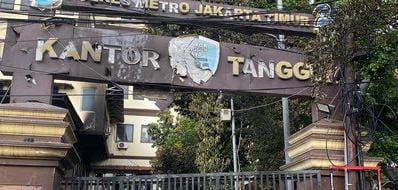 Kantor yang dirusak masa. Foto : Ist